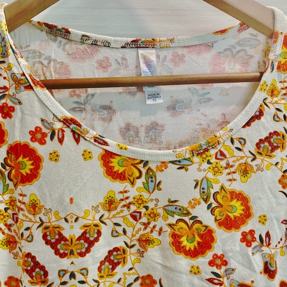 3/$25 LuLaRoe Classic Tee - Picture 3 of 4